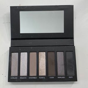 Younique Moonstruck Addiction Eyeshadow Palette 2